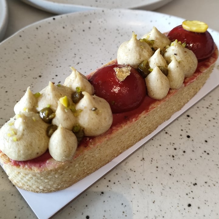 review photo of Pure Boutique Raspberry-pistachio tart shared by @isshappy on 13 Feb 2022 - review