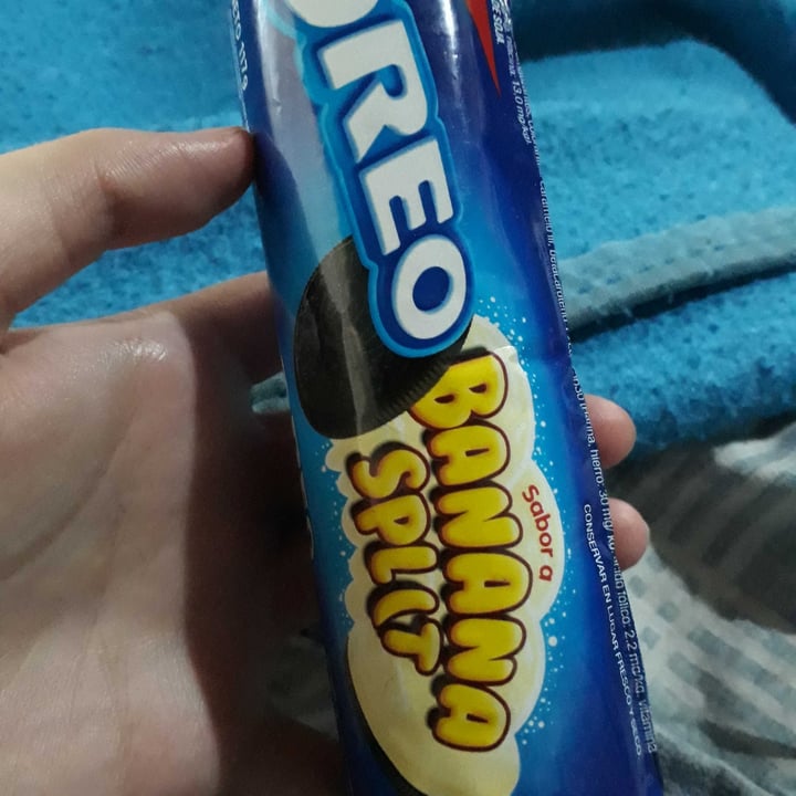 review photo of Mondelēz International Oreo Banana Split shared by @evelynmoyano20 on 30 Oct 2020 - review