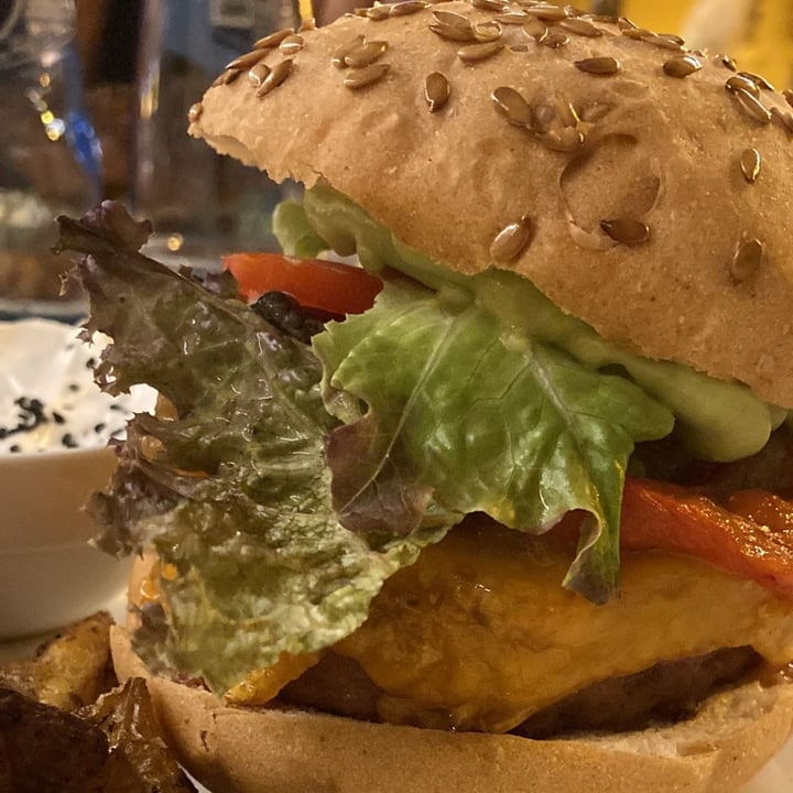 photo of Restaurante Vegetariano Fang i Aram Vegan Jinx Burger shared by @jessica1995 on  12 Aug 2022 - review