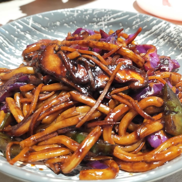 photo of iVegan Wok fried udon shared by @mummyherbivore on  18 Jul 2022 - review