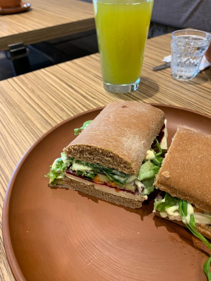 photo of Buenos Aires Verde Sandwich de tofu shared by @evelyn2292 on  02 Aug 2019 - review