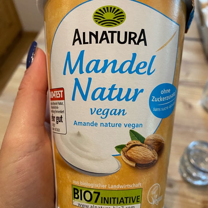 photo of Alnatura Yogurt Mandorla shared by @cricri2598 on  10 Oct 2022 - review