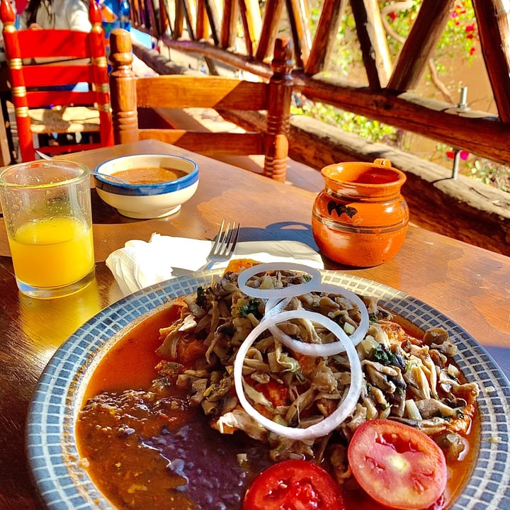 review photo of Los Colorines 🌶 Chilaquiles con Champiñones shared by @benroy on 02 Jul 2021 - review