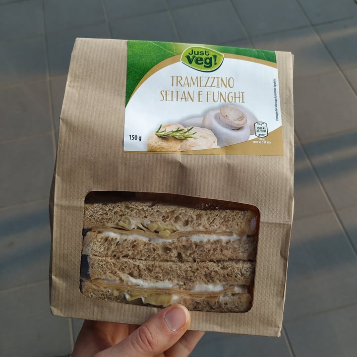 review photo of Just Veg! (ALDI Italy) Tramezzino seitan e funghi shared by @gracefulvegan on 09 Dec 2021 - review