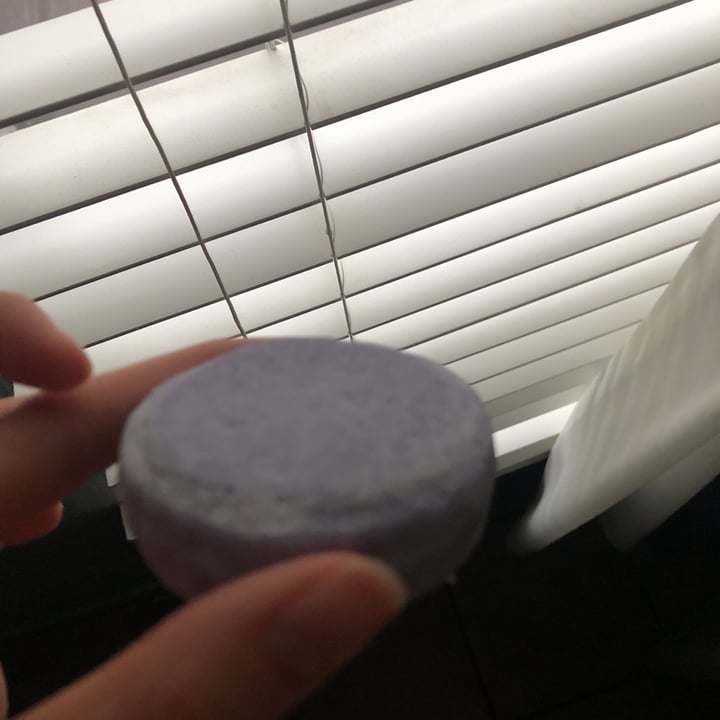 review photo of LUSH Fresh Handmade Cosmetics Jumping Juniper shampoo bar shared by @noodles on 20 Dec 2019 - review