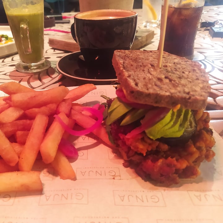 review photo of GINJA Restaurant Vegan Lentil And Chickpea Burger shared by @yasmien007 on 19 Oct 2022 - review