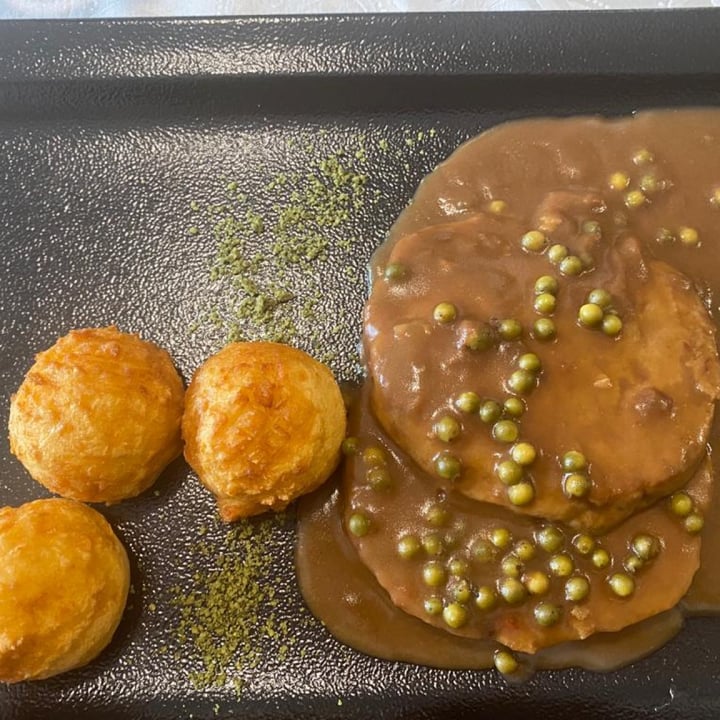review photo of Gujžina Prekmurska Gostilna Seitan Steak In Pepper Sauce shared by @bfranceschiello on 18 Apr 2022 - review