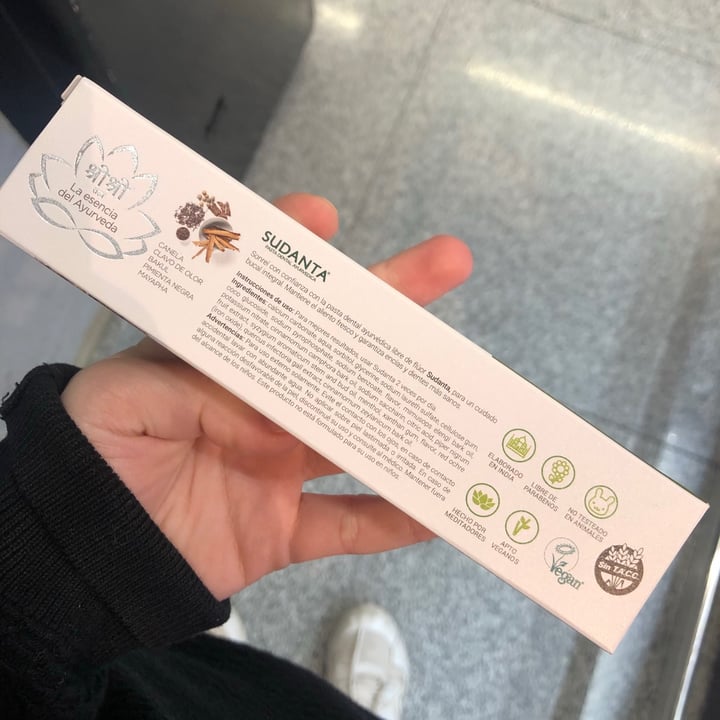 review photo of SriSri Tattva Pasta Dental Ayurvédica Sudanta shared by @valenmazzolaa on 15 Sep 2021 - review