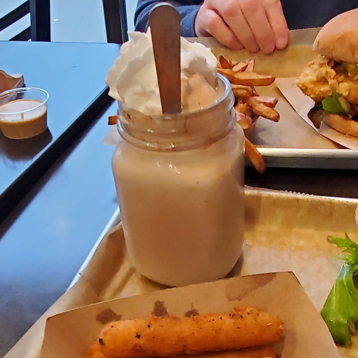 photo of E Burger Chocolate Milkshake shared by @snk1219 on  20 Jan 2021 - review