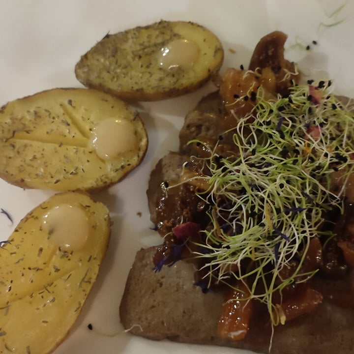 photo of Simbiosis Seitan With Figs And Peaches shared by @petivi on  27 Aug 2022 - review