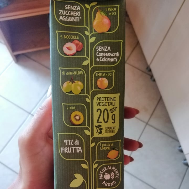 review photo of Valfrutta Frullato Proteico Pera Uva Nocciola shared by @cuochettavegana on 05 Jul 2022 - review