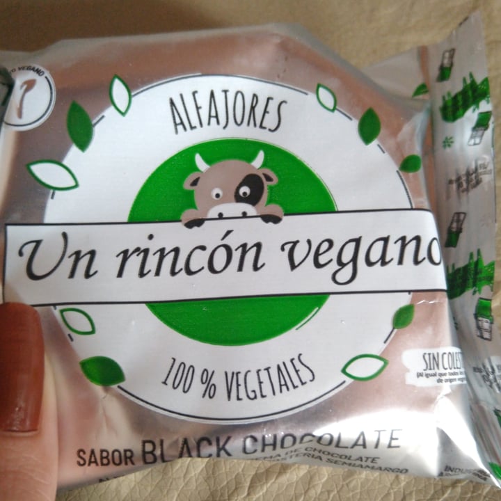 review photo of Un Rincón Vegano Alfajor Black Chocolate shared by @agusga08 on 10 Apr 2021 - review