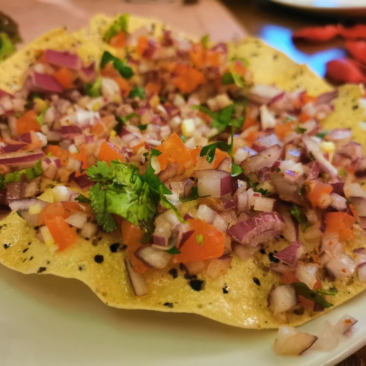 photo of Basmati Indian Chopped onion salad on poppadom shared by @cookienutsvegan on  15 Sep 2021 - review