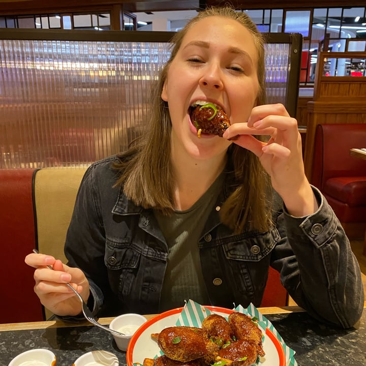photo of Frankie & Benny's Vegan BBQ Wingz shared by @voyagingherbivore on  06 Jan 2022 - review