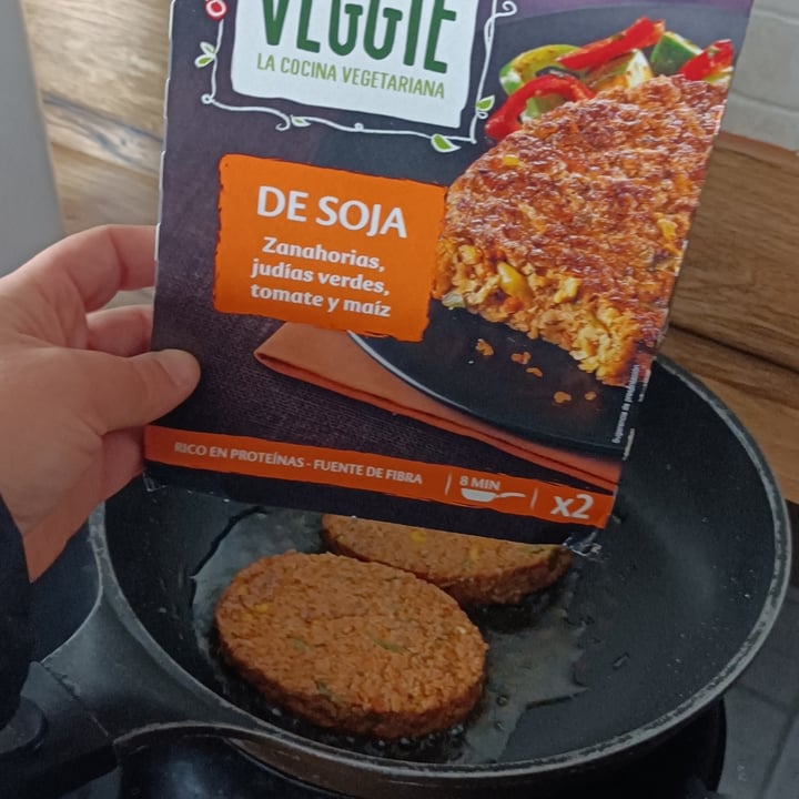 photo of Carrefour  Hamburguesa de soja, judias, tomate y maiz shared by @podivegan on  16 Apr 2022 - review