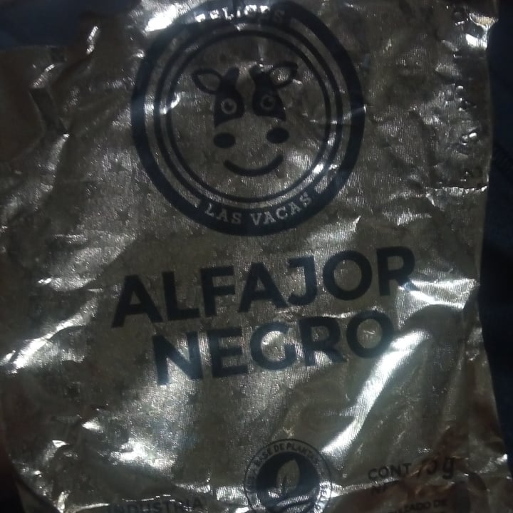 photo of Felices Las Vacas Alfajor Negro shared by @marrdumbass on  26 Aug 2021 - review
