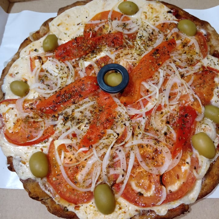 photo of Olivia Empanadas & Pizzas - Avellaneda Pizza Queso De Almendras Morrón Cebolla Tomate shared by @ellentao on  01 Jun 2020 - review