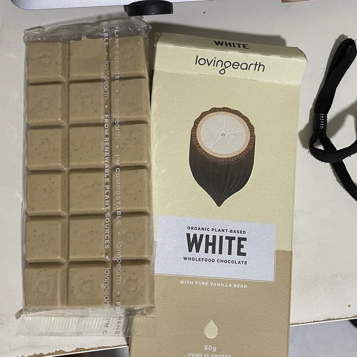 photo of lovingearth White chocolate (with Pure Vanilla Bean) shared by @opheeeliaaa on  02 Mar 2022 - review
