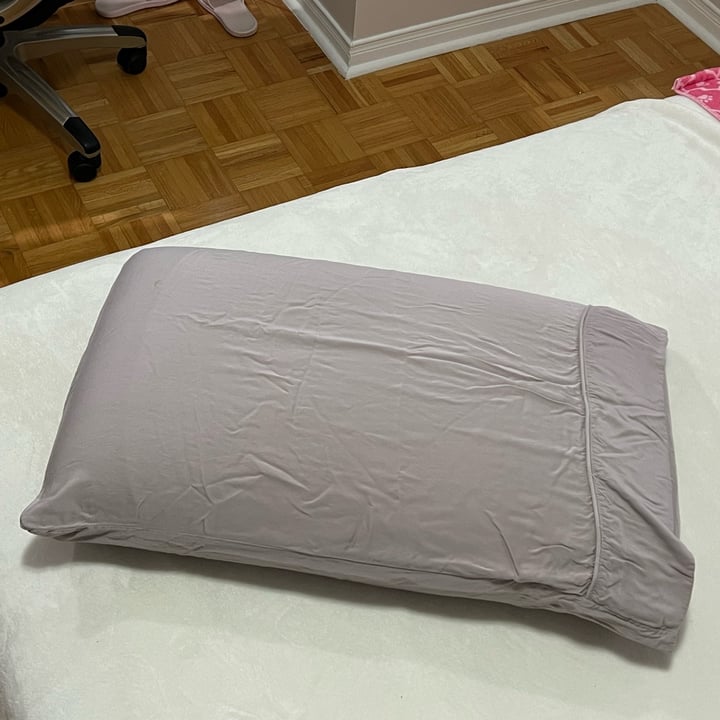 review photo of Ettitude Pillowcase shared by @caariinaa on 21 Apr 2022 - review