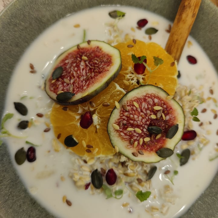 review photo of The Remedy Kitchen Overnight Oats shared by @rutheen on 25 Nov 2022 - review