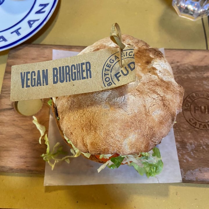 photo of Fud Bottega sicula vegan Burger shared by @honestlygab on  10 Mar 2022 - review