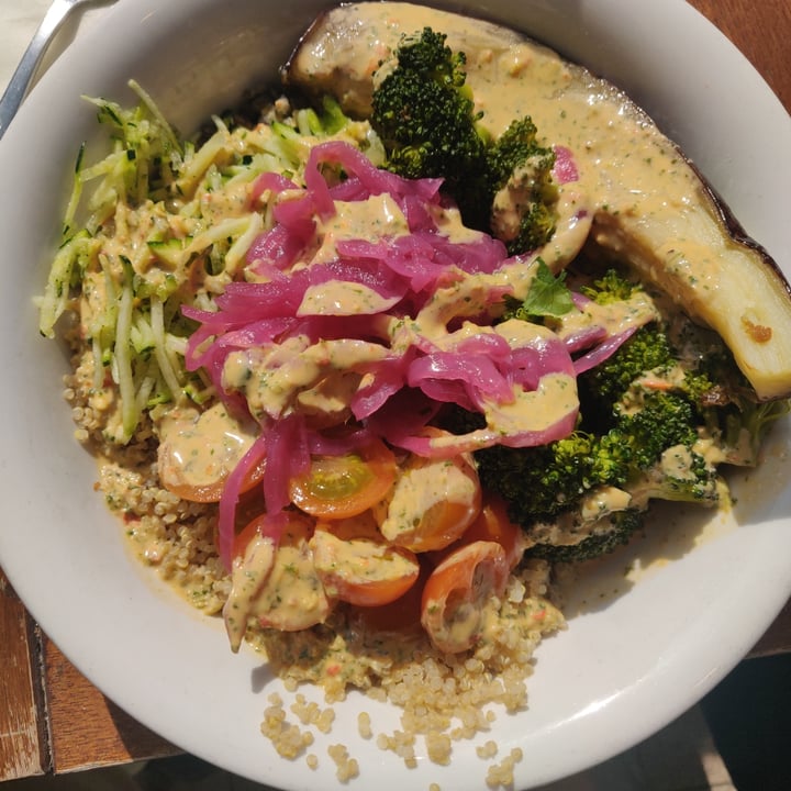 photo of SLA Bowl with quinoa and lentils shared by @aliceciao on  11 Apr 2022 - review