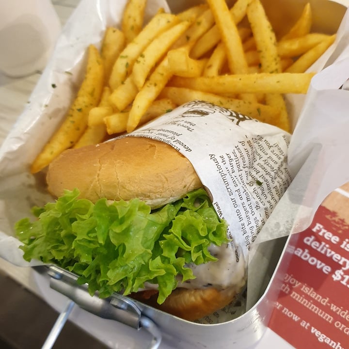 photo of VeganBurg Singapore Creamy Shrooms Burger shared by @paradisetreesnake on  31 Jan 2021 - review