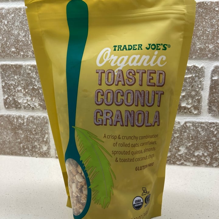 photo of Trader Joe's Organic Toasted Coconut Granola shared by @midori on  23 Nov 2021 - review