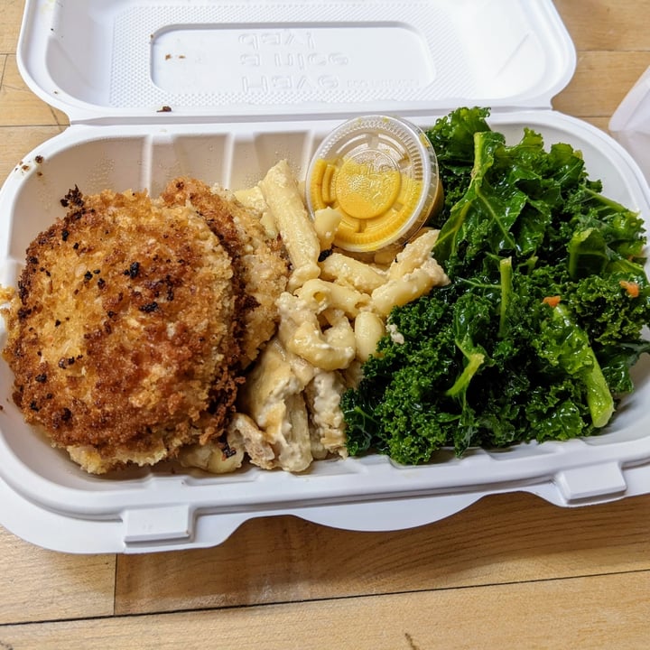 photo of Zoe's Vegan Delight Vegan Jackfruit Crabcakes shared by @kathryncberlin on  18 May 2022 - review