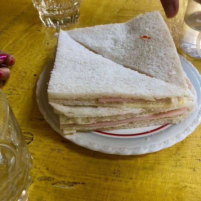 Photo of the dish “Sanguches de miga de jamón y queso”