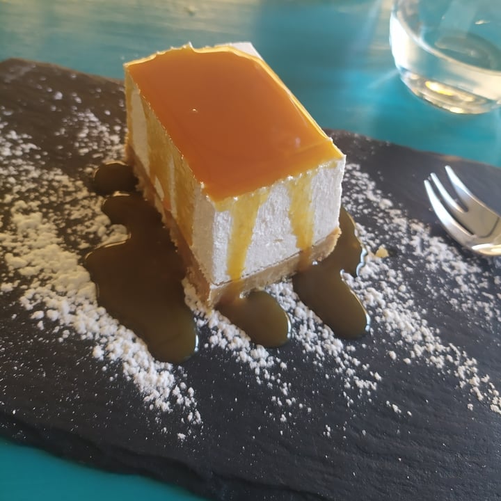 photo of Cavoli Nostri Cheesecake Caramello Salato shared by @fraveganita on  14 Jun 2022 - review