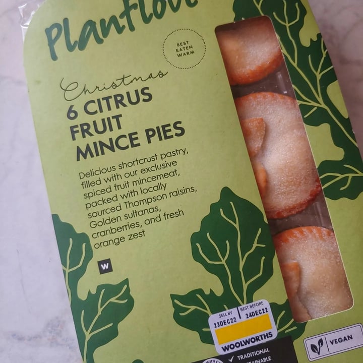 photo of Woolworths Food 6 Citrus Fruit Mince Pies shared by @veganonthesavannah on  22 Dec 2022 - review