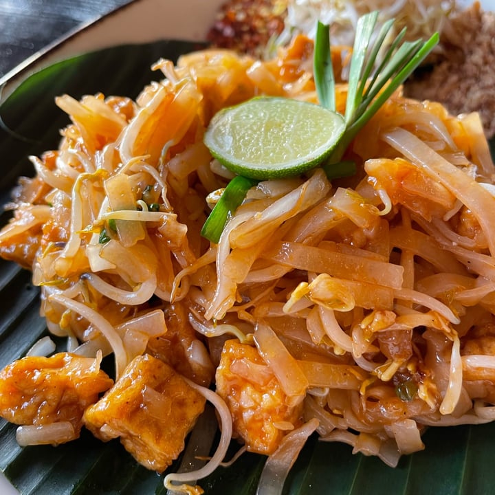 photo of Oh My Thai - Pantai Berawa Vegan padthai tofu shared by @liftsplantshine on  20 Dec 2021 - review