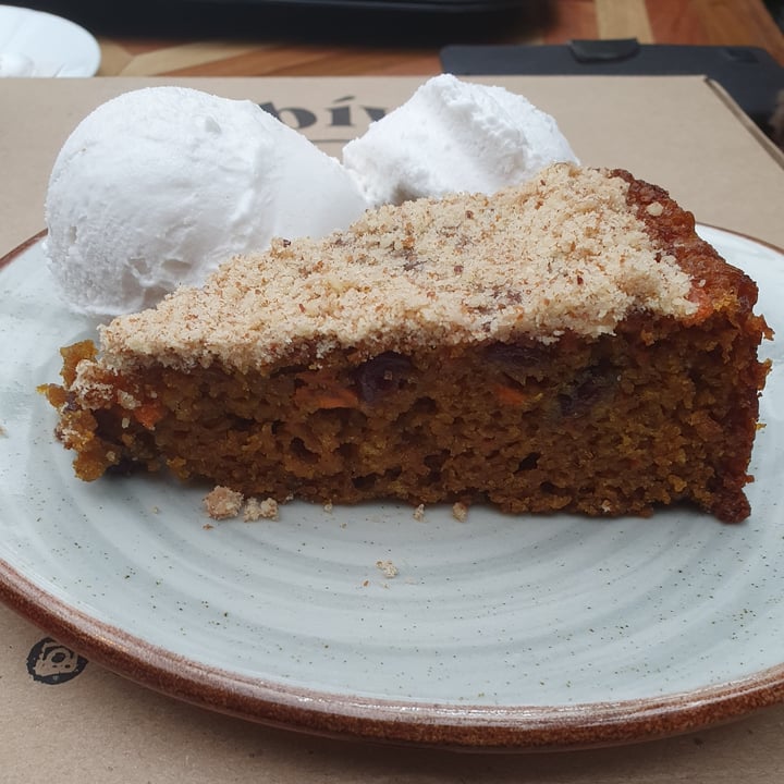 photo of Herbívoro restaurante vegano Torta de zanahoria con arándanos shared by @lassveglove on  23 Apr 2021 - review