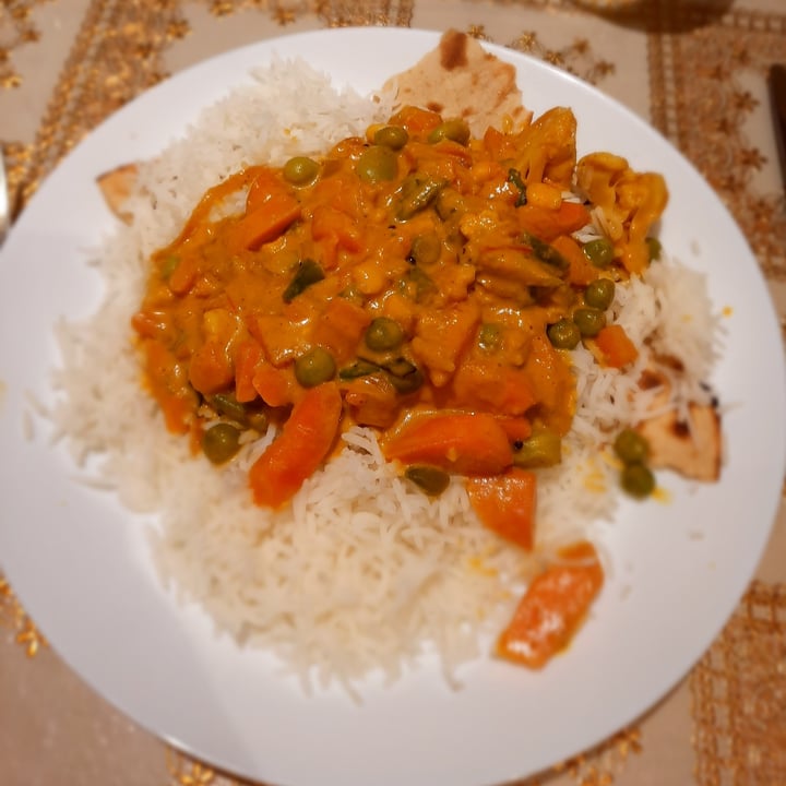 photo of Monsoon Stillorgan Vegan Veggie Korma with Basmati Rice & Roti Nann shared by @gamechangenewvegan on  16 Feb 2021 - review