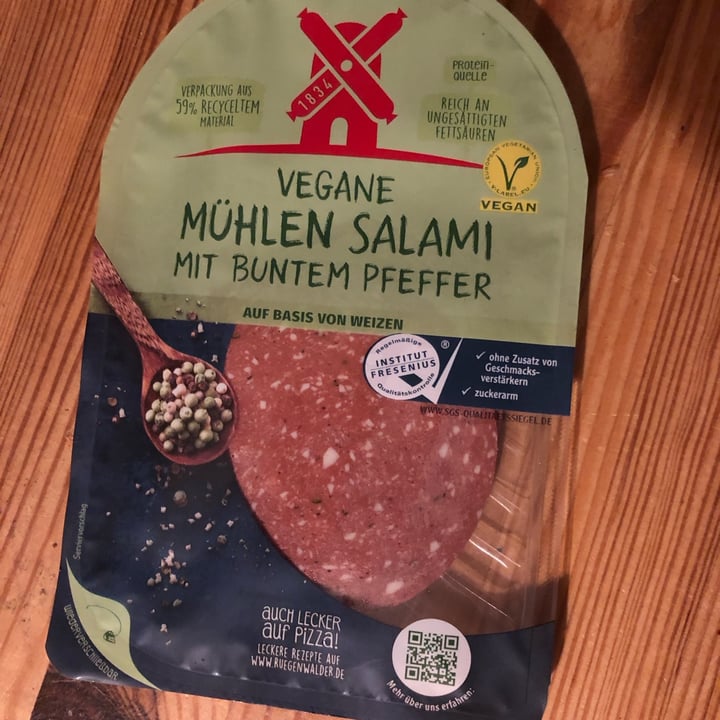 photo of Rügenwalder Mühle Vegane Mühlen Salami mit buntem Pfeffer shared by @felixw on  22 Dec 2022 - review