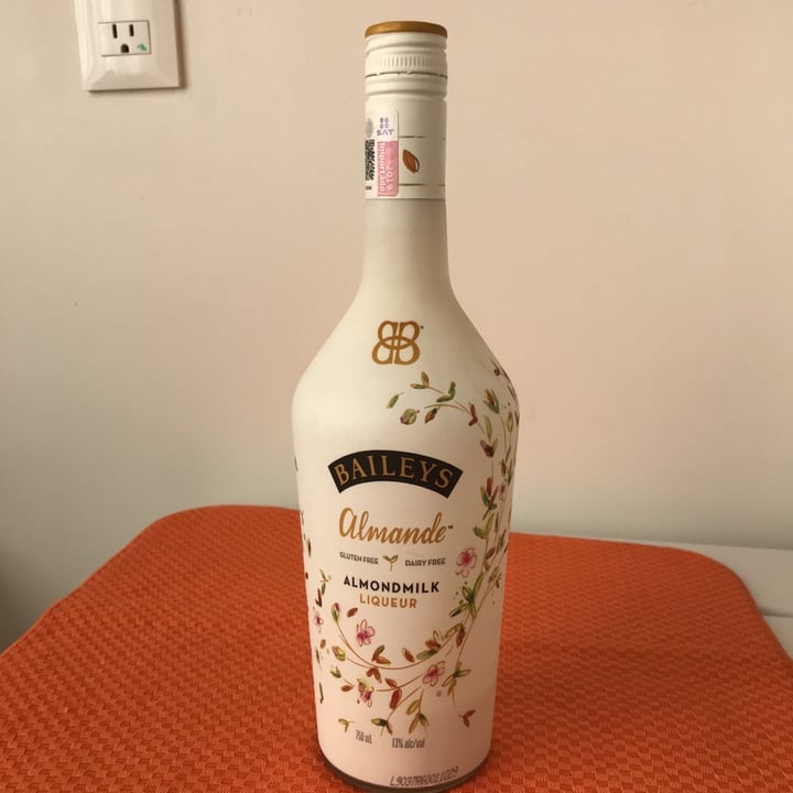 photo of Baileys Almond Baileys shared by @marianaissa1 on  05 Jul 2020 - review