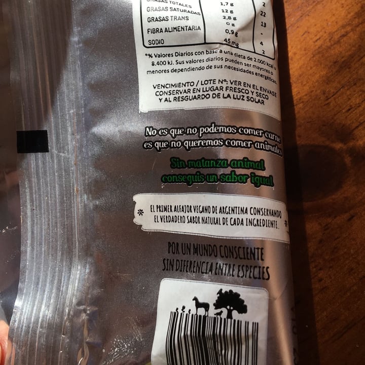 review photo of Un Rincón Vegano Alfajor Black Chocolate shared by @carlabaigorria on 26 Mar 2022 - review