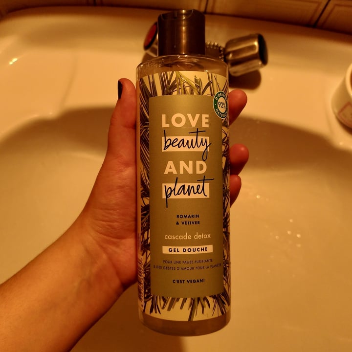 photo of Love Beauty and Planet Cascade Detox Gel Douche shared by @miriamqtt on  02 Apr 2021 - review