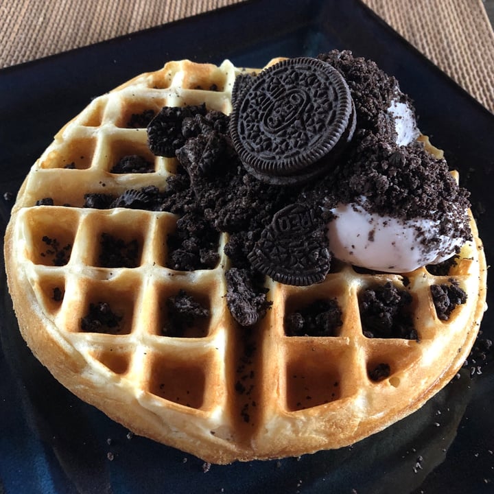 photo of LaMoo Café Oreo Waffle shared by @fruitfulliving on  04 Aug 2021 - review