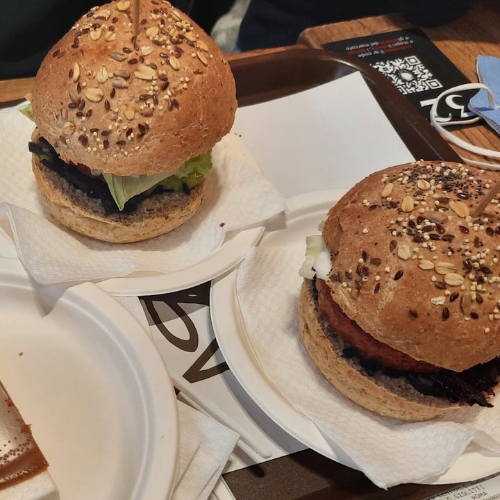photo of Veg&Veg Burger shared by @carotinaa on  12 Apr 2022 - review