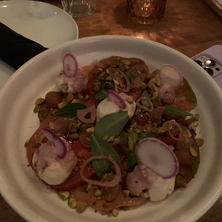 photo of Nic's On Beverly Heirloom Tomatoes shared by @roserose on  05 Oct 2022 - review
