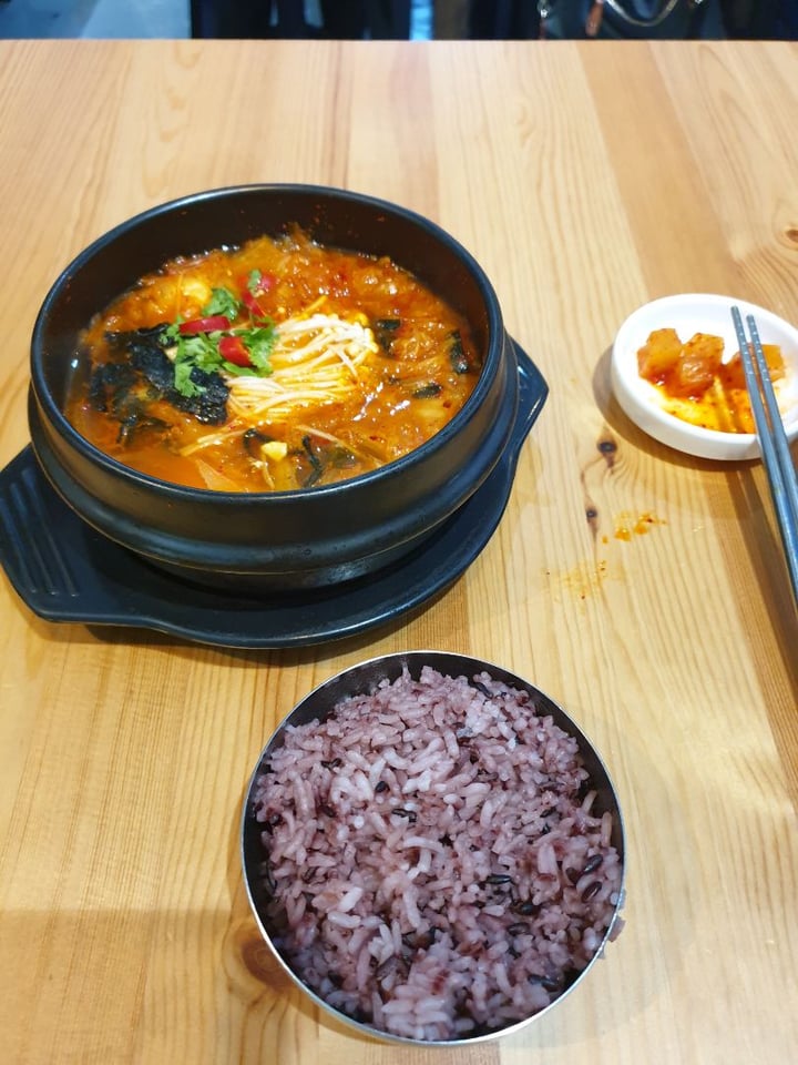 review photo of The Boneless Kitchen Kimchi Jjigae (Spicy and Sour Kimchi Stew) shared by @claudiacani on 28 Feb 2019 - review