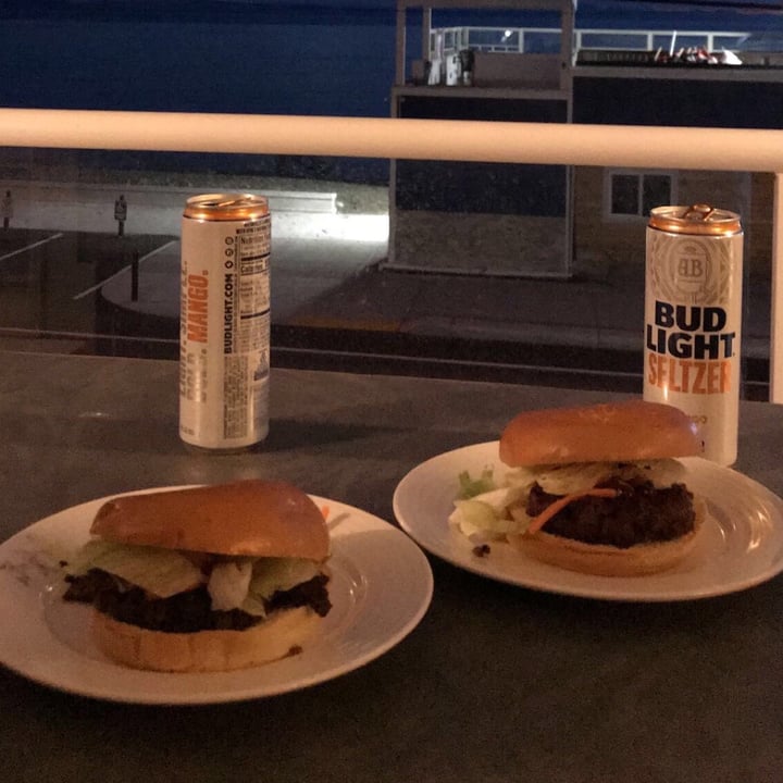 photo of Beyond Meat Beyond Burger Plant-Based Burger 19g shared by @raeichai on  20 Nov 2020 - review