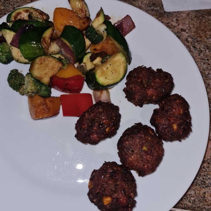 photo of Doppio Zero Pealafel Fritters And Roasted Vegetables shared by @gloomyvegan on  29 Oct 2021 - review