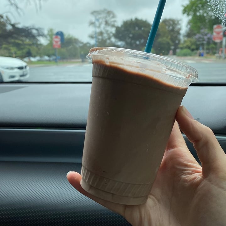 photo of Evolution Chocolate shake shared by @nicolealbritton on  16 May 2021 - review