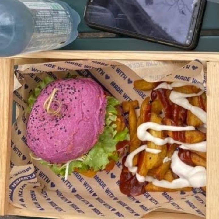 photo of Flower Burger Cherry bomb shared by @niklabelloli1 on  25 Jul 2022 - review