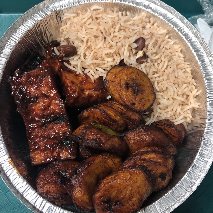 photo of Ninth Square Market Too Caribbean Style Rice and beans, plantains, jerk tofu shared by @nicolipinsk on  27 Mar 2019 - review