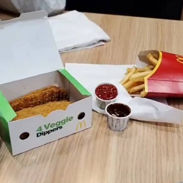 photo of McDonald's Amesbury Vegetable Deluxe + Veggie Dippers shared by @ecmc27 on  11 Nov 2020 - review