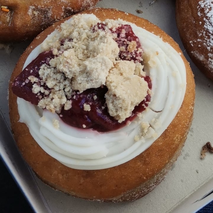 review photo of Grumpy & Runt | Little Deli & Donuts Strawberry crumble shared by @ziyaadsolo on 21 Jul 2021 - review
